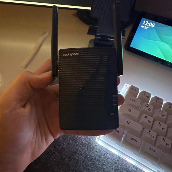 Rockspace Wireless Signal Booster up to 1600sq.ft, 2.4 & 5GHz Dual Band Amplifie - Picture 2 of 4